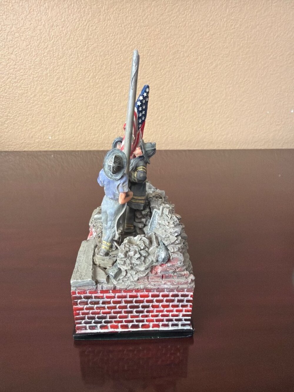 Freedom Fighters 9/11 Firefighter Memorial Clock Figurine w/Box - UnTESTED - Picture 9 of 16